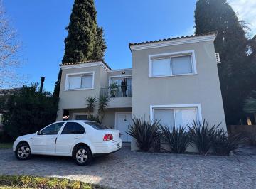 Casa · 216m² · 6 Ambientes · 2 Cocheras · Venta Muy Linda Casa en Bcdo La Escondida