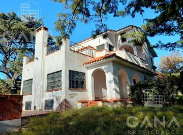 Casa · 403m² · 8 Ambientes · 2 Cocheras · Venta en Oliveros Importante Propiedad de 3 Dorm. Pileta 2 Garage