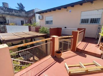 Casa · 140m² · 7 Ambientes · 1 Cochera · Venta de Casa en Rosario de 4 Dorm. Cochera Jardin Patio Terraza y Cochera