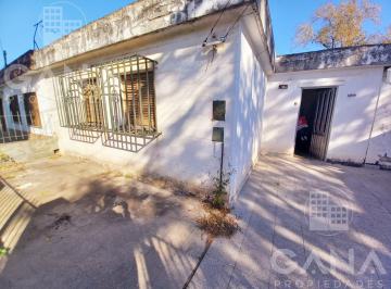 Casa · 45m² · 3 Ambientes · 1 Cochera · Venta Casa a Refaccionar 2 Dorm., Patio, Cochera Oportunidad Inversor