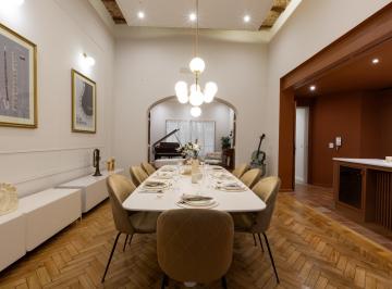 Casa · 225m² · 7 Ambientes · 1 Cochera · Casa en Venta Pleno Barrio Abasto Al Frente con 4 Dorm., Cochera, Patio, Terraza y Pileta.