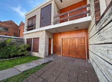 Casa · 160m² · 4 Ambientes · 2 Cocheras · Venta! Chalet 2 Plantas Lanus Oeste