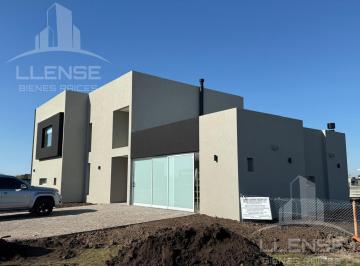 Casa · 300m² · 5 Ambientes · Casa 5 Ambientes con Piscina en Venta y Alquiler - Sebastiano Gaboto