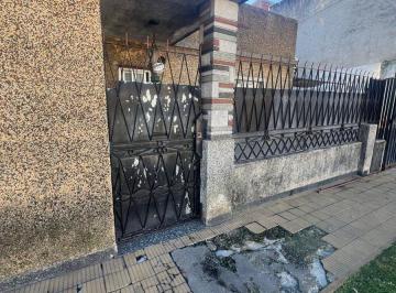 Casa · 113m² · 6 Ambientes · 1 Cochera · Casa, Multifamiliar en Venta a Refaccionar