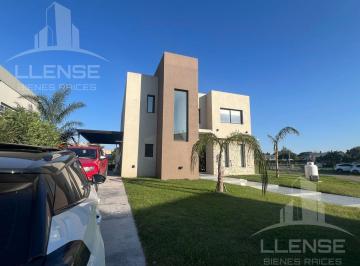Casa · 234m² · 4 Ambientes · 1 Cochera · Casa 4 Ambientes con Piscina en Venta - Hudson Park