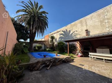 Casa · 232m² · 4 Ambientes · 5 Cocheras · Casa en Altos de 3 Amb con Quincho, Piscina, Galpón y Local 2 Sótanos (1 en Local y Otro en Galpón)