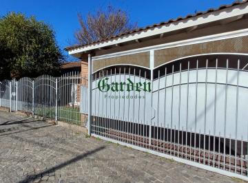 Frente · Casa 3 Ambientes con Amplio Parque y Pileta. Zona Plaza Alem