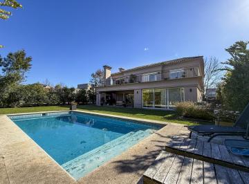 Casa · 698m² · 7 Ambientes · 2 Cocheras · Venta Casa 7 Ambientes en Barrio Las Glorietas, Nordelta