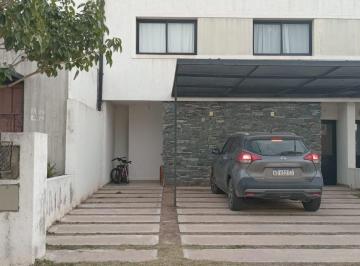 Casa · 180m² · 5 Ambientes · 2 Cocheras · Duplex Premium en Claros del Bosque! Unico!