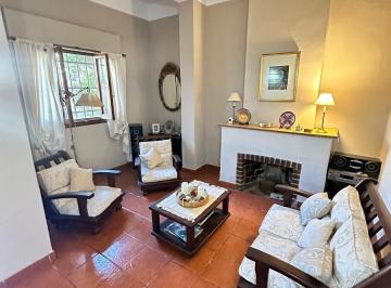 Casa · 221m² · 4 Ambientes · 2 Cocheras · Casa en Venta de 3 Dorm. en Alta Córdoba con Cochera Apto Crédito!