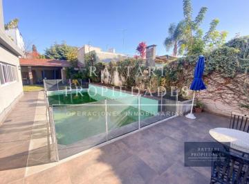 Casa de 5 ambientes, La Matanza · Venta Casa en Lote Propio con Parque y Piscina Villa Luzuriaga - Acepta Permuta!