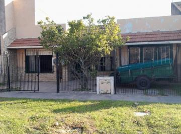 Casa · 75m² · 2 Ambientes · 1 Cochera · Venta - Casa C/ Lote 300 m² - Escritura - Chascomús