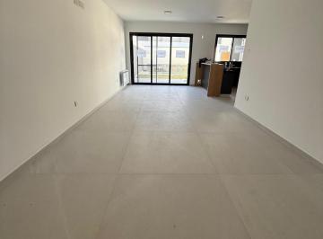 Casa · 152m² · 6 Ambientes · 2 Cocheras · Duplex en Venta de 3 Dorm. en Greenville 2