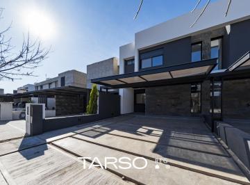 Casa · 179m² · 6 Ambientes · 2 Cocheras · Duplex en Venta de 3 Dorm. en Greenville 2