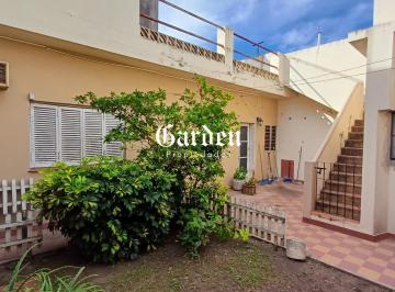 Casa de 4 ambientes, General San Martín · Casa Multifamiliar con 3 Dorm., Jardín, Terraza + Depto 2 Ambientes.