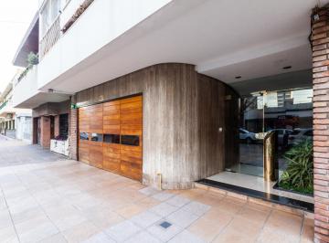 Departamento de 4 ambientes, Lanús · Hermoso Piso de 4 Ambientes, Al Frente a m de Av Hipolito Yrigoyen.