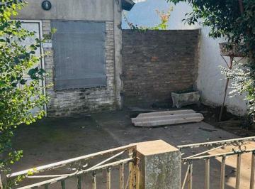 Casa · 63m² · 3 Ambientes · 1 Cochera · Casa a Reciclar Oportunidad