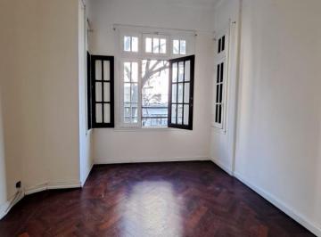 Oficina comercial · 140m² · 6 Ambientes · Excelente PH de 5 Ambientes en Almagro - Uso Comercial