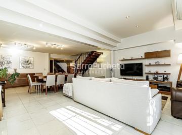 Casa · 242m² · 4 Ambientes · 1 Cochera · Venta Casa 4 Ambientes con Parque y Piscina en Haedo.