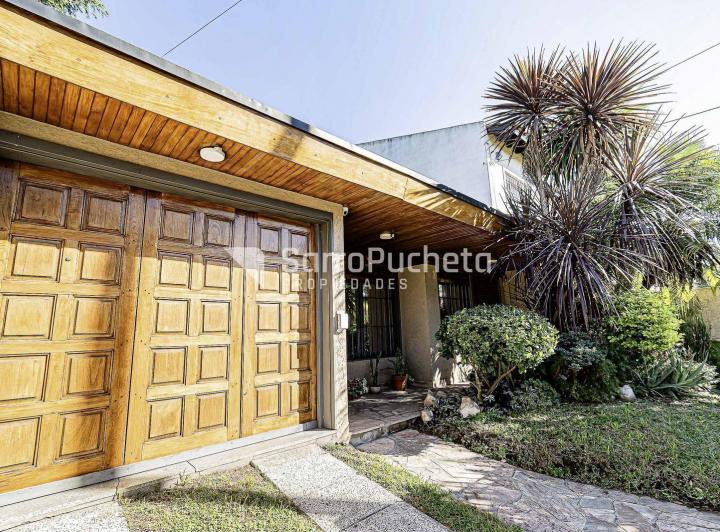 Casa · 242m² · 4 Ambientes · 1 Cochera