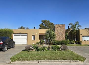 Casa · 190m² · 4 Ambientes · 1 Cochera · Casa en Venta Lote 310 Area 60 Ruta 2 Km 60 La Plata