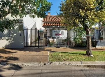 Casa · 115m² · 4 Dormitorios · Oportunidad! Para Reciclar Ideal 2 Familias