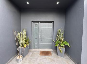 Casa · 300m² · 4 Ambientes · 1 Cochera · Casa en Alquiler Los Pilares en Pilar, con Pileta