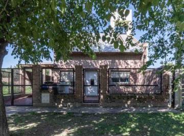 Casa · 233m² · 5 Ambientes · 1 Cochera · Venta - Casa Fisherton Tres Dorm. y Cochera