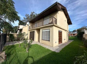 Casa · 81m² · 4 Ambientes · 1 Cochera · Venta Casa 4 Ambientes con Parque Apto Crédito