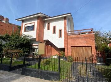 Casa · 60m² · 5 Ambientes · Casa en Venta - 3 Dorm. 2 Baños - Santa Teresita