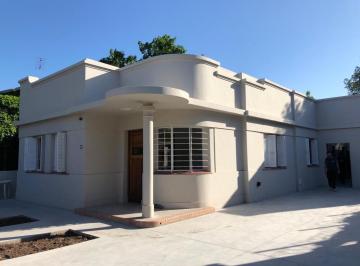 Casa de 4 ambientes, Almirante Brown · Excelente Casa de 4 Ambientes con Cochera, Patio con Parrilla y Lavadero.
