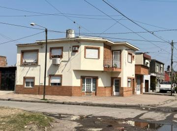 Casa · 250m² · 8 Ambientes · 1 Cochera · Apta Credito Hipotecario! Venezuela y 12 de Octubre - Dos Casas en Venta de 2d c/u + Cochera + Patio