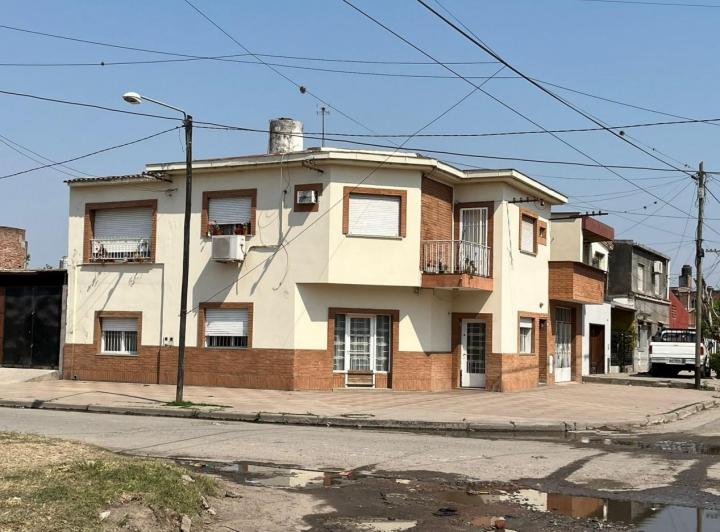 Casa · 250m² · 8 Ambientes · 1 Cochera