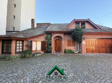 Casa · 303m² · 6 Ambientes · 2 Cocheras · Apta Credito - Casa - Terreno - Centro - Moreno 757 - Belen de Escobar