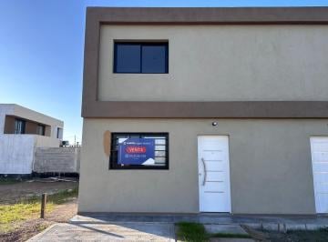 Casa · 75m² · 3 Ambientes · 1 Cochera · Venta Duplex en Valle Cercano. Jardin. Asador. Acceso Restringido