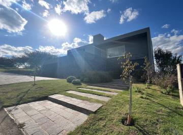Casa · 470m² · 6 Ambientes · 2 Cocheras · Venta Casa en Pankana Moderna
