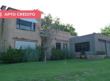 Casa · 330m² · 5 Ambientes · 4 Cocheras · Venta de Casa en Valle del Sol de 4 Dorm. Apto Credito. Pileta