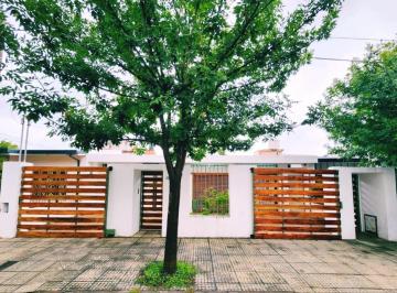 Casa · 193m² · 6 Ambientes · 1 Cochera · Casa en Venta Parque Vélez Sarsfield Apta Crédito