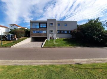 Casa · 260m² · 4 Ambientes · 2 Cocheras · Casa en Venta Ubicado en La Reserva Cardales, Campana, G. B. a. Zona Norte