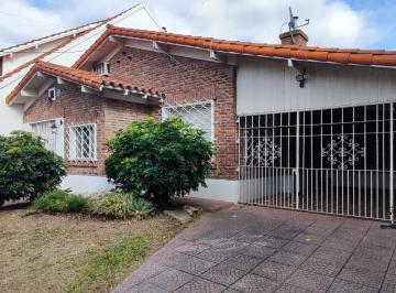 Casa · 182m² · 3 Ambientes · 3 Cocheras · Casa en Venta Barrio Residencial de Quilmes.