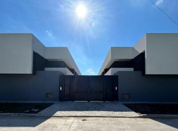 Casa · 79m² · 2 Ambientes · 1 Cochera · Duplex - Venta - La Plata