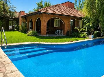 Casa · 160m² · 5 Ambientes · 2 Cocheras · Casa en Venta 4 Dorm., Excelente Construccion, 1 Sola Planta!