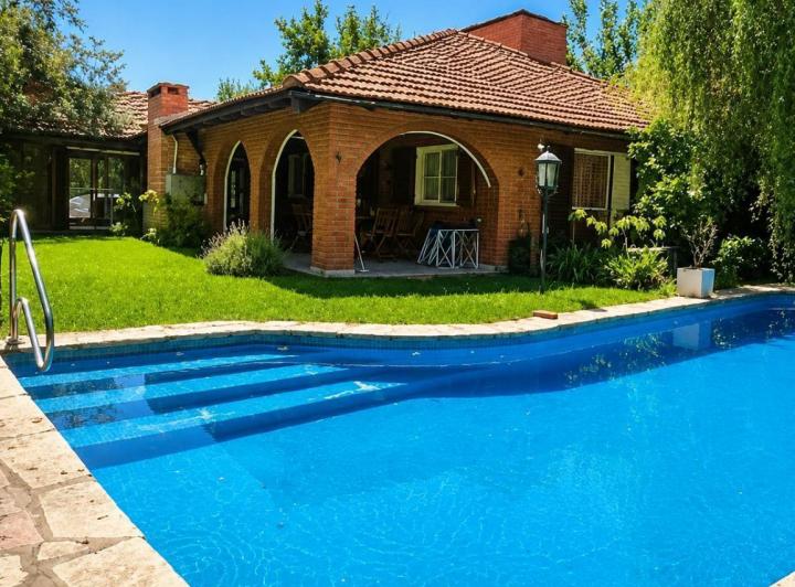 Casa · 160m² · 5 Ambientes · 2 Cocheras