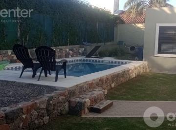 Casa · 278m² · 4 Ambientes · 2 Cocheras · Venta Casa 4 Dorm. – Villa Allende Golf