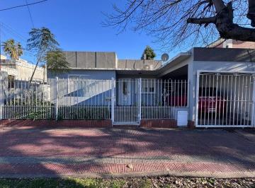 Casa · 150m² · 3 Ambientes · 1 Cochera · Venta Casa 3 Amb Cochera y Fondo
