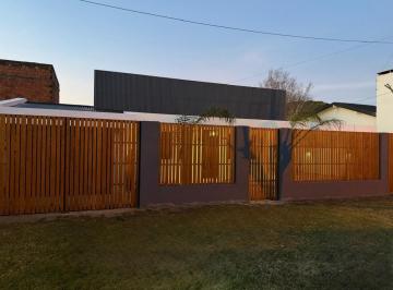 Casa · 200m² · 3 Ambientes · Casa en Venta - Barrio Los Pinares