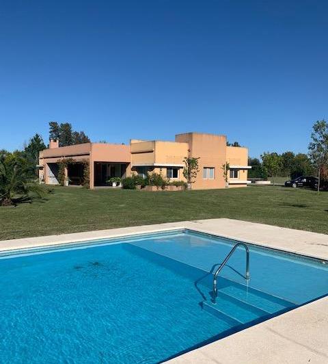 Casa · 290m² · 7 Ambientes