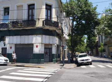 Local comercial · 83m² · Con Renta Local Doble Altura en Esquina Brasil y Saenz Peña