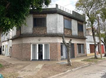 Casa · 130m² · 4 Ambientes · Casa en Venta en Carapachay, Vicente López, G. B. a. Zona Norte