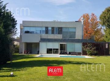 Casa · 400m² · 7 Ambientes · 2 Cocheras · Importante Casa en Venta en El Ombu